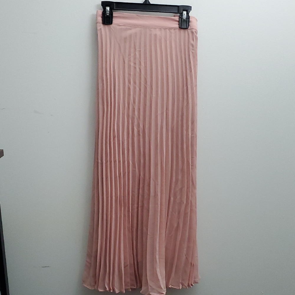 Elegant Pink Pleated Skirt